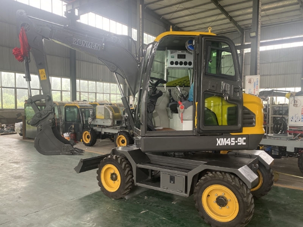 感谢菏泽郓城客户前来订购爆款车型轮式45小挖机，所有工作已准备完成，静等发车！